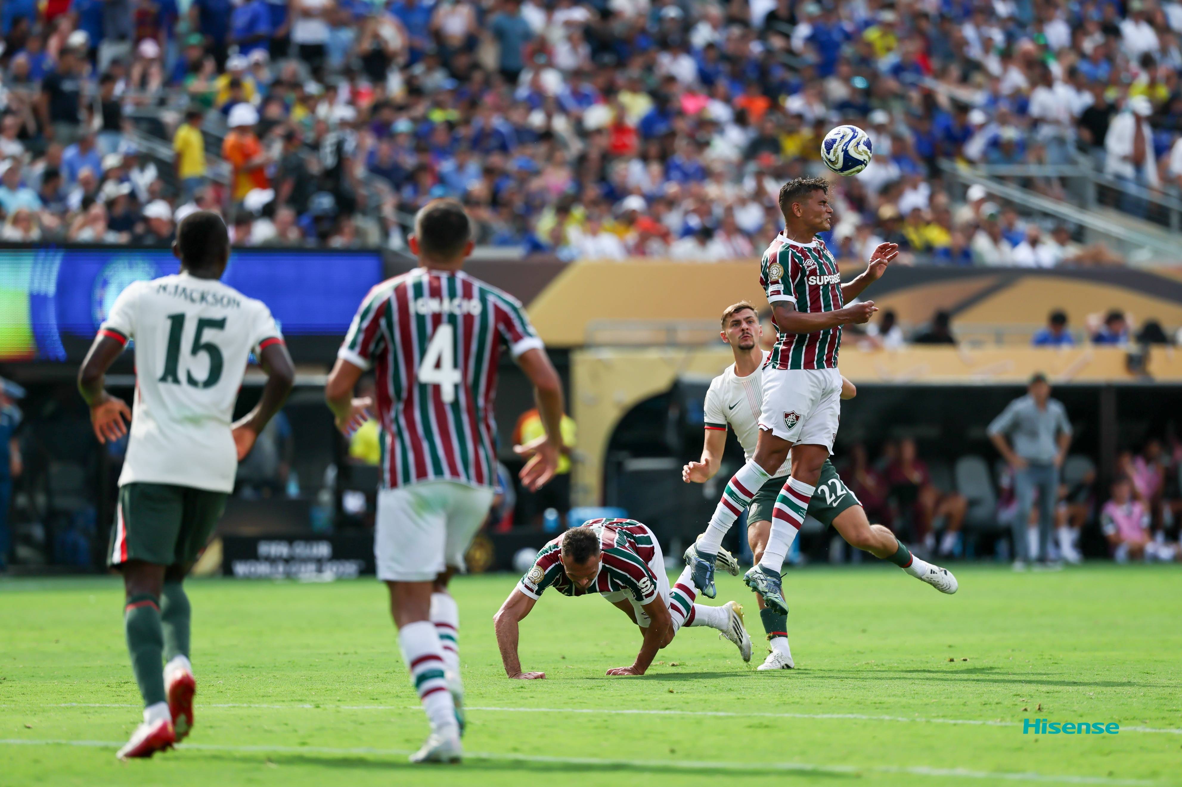 开云体育官网-德罗巴意外战胜塞尔维亚队，重返赛场引爆全场！赛场气氛高涨的简单介绍