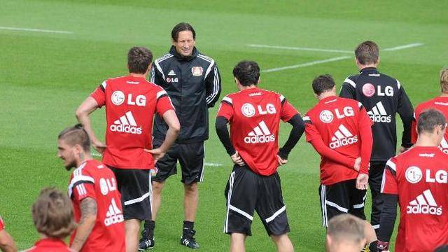 开云-集结日上海海港备战欧联；状态回暖细节曝光；目标明确；更衣室氛围转暖的简单介绍